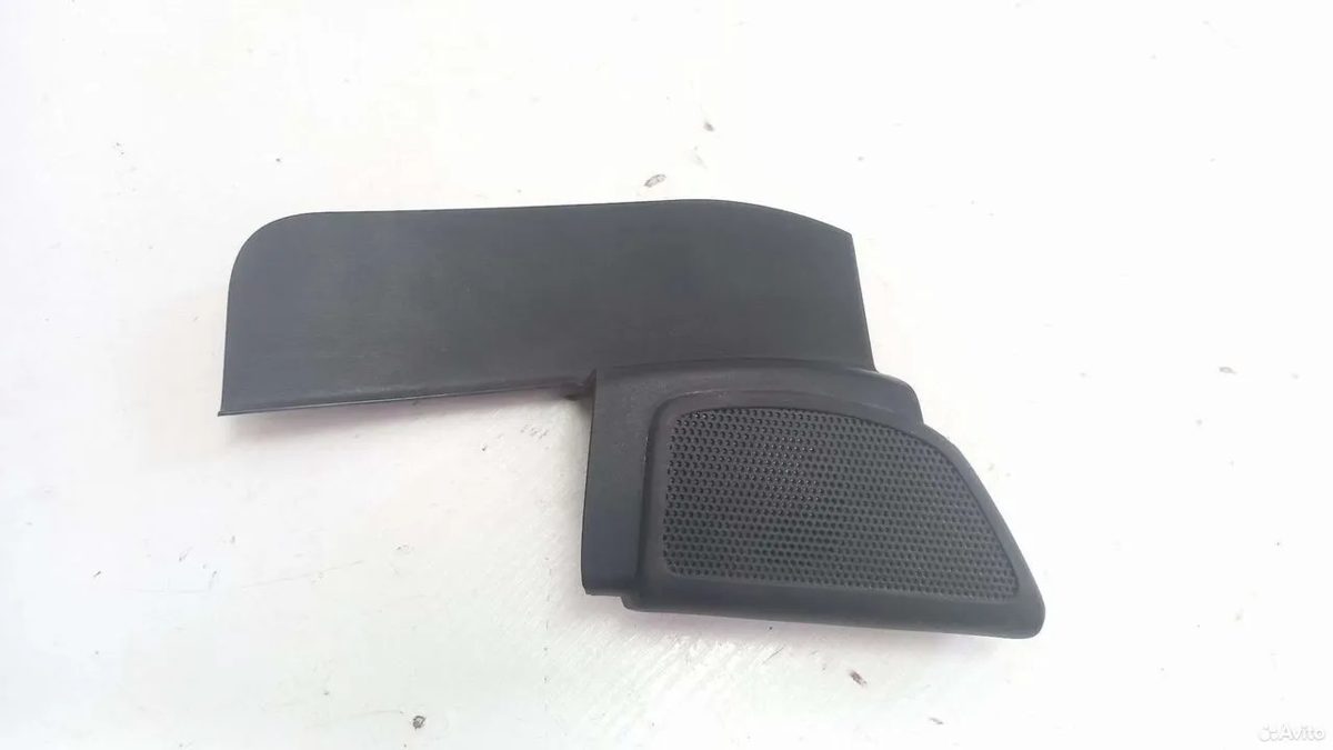 Уголок двери правый Ford Focus 3