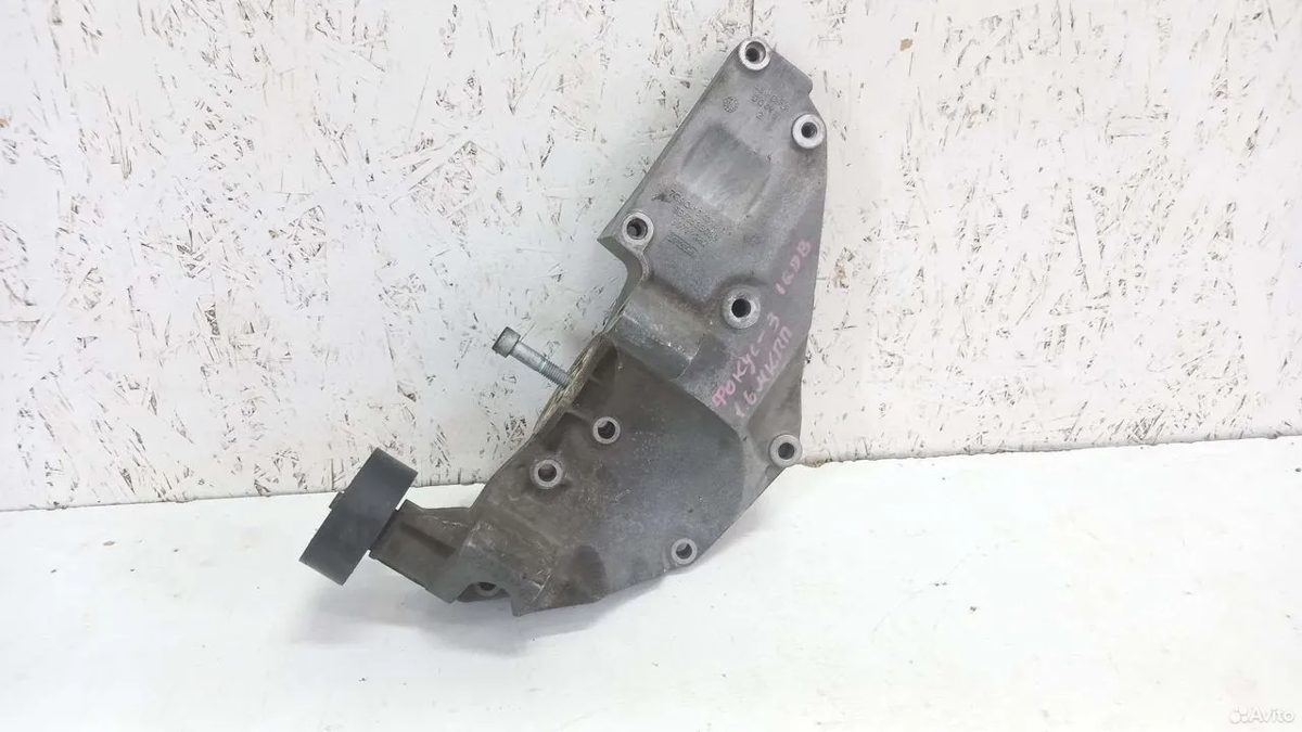 Кронштейн генератора Ford Focus 3