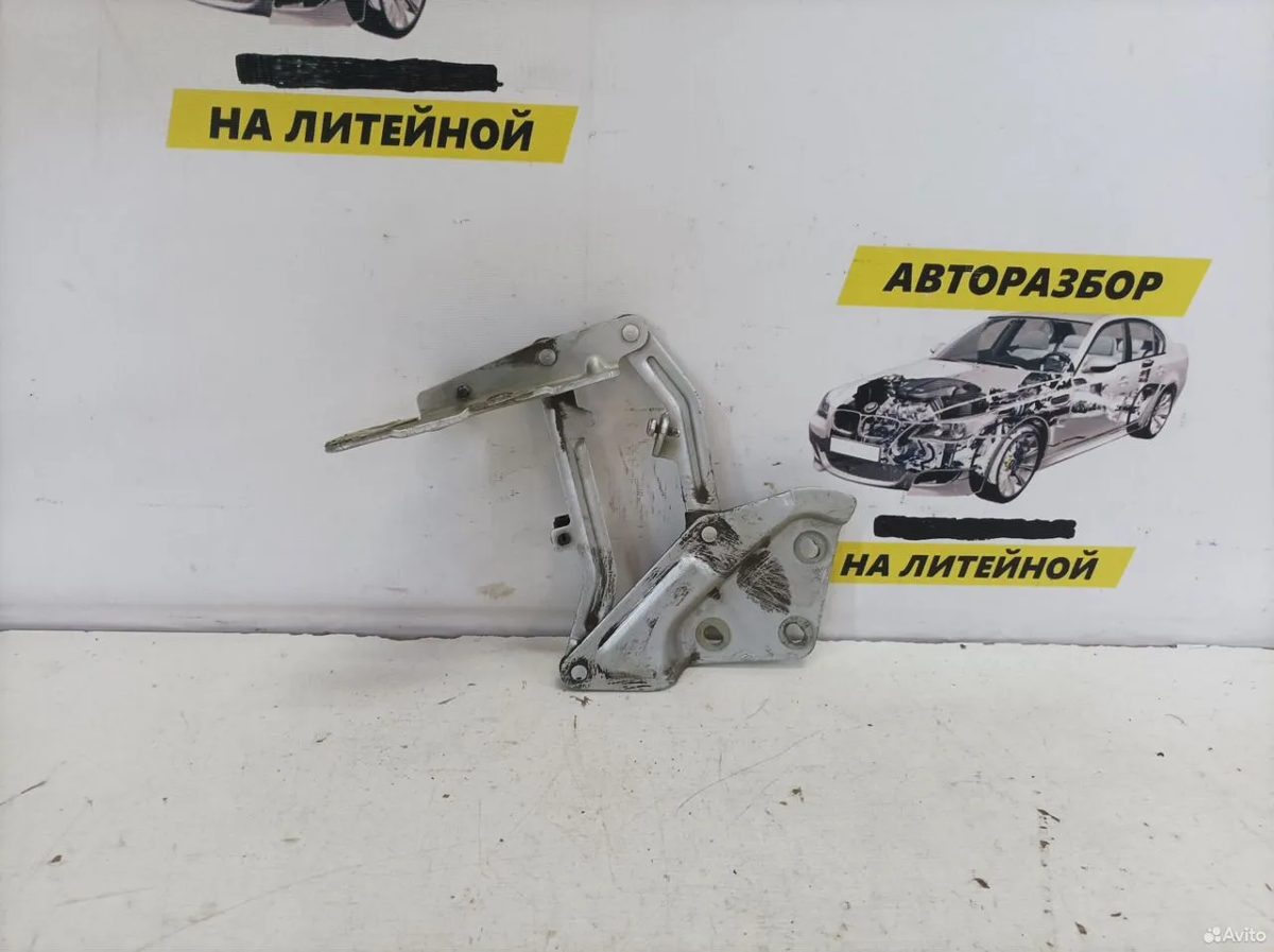 Петля капота правая Volkswagen Touareg 1