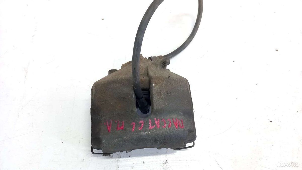 Суппорт передний левый VW Passat CC