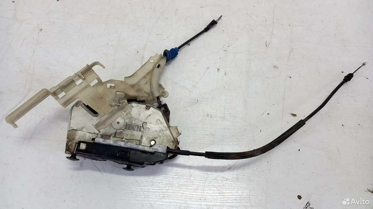 Замок задней правой двери VW Passat CC