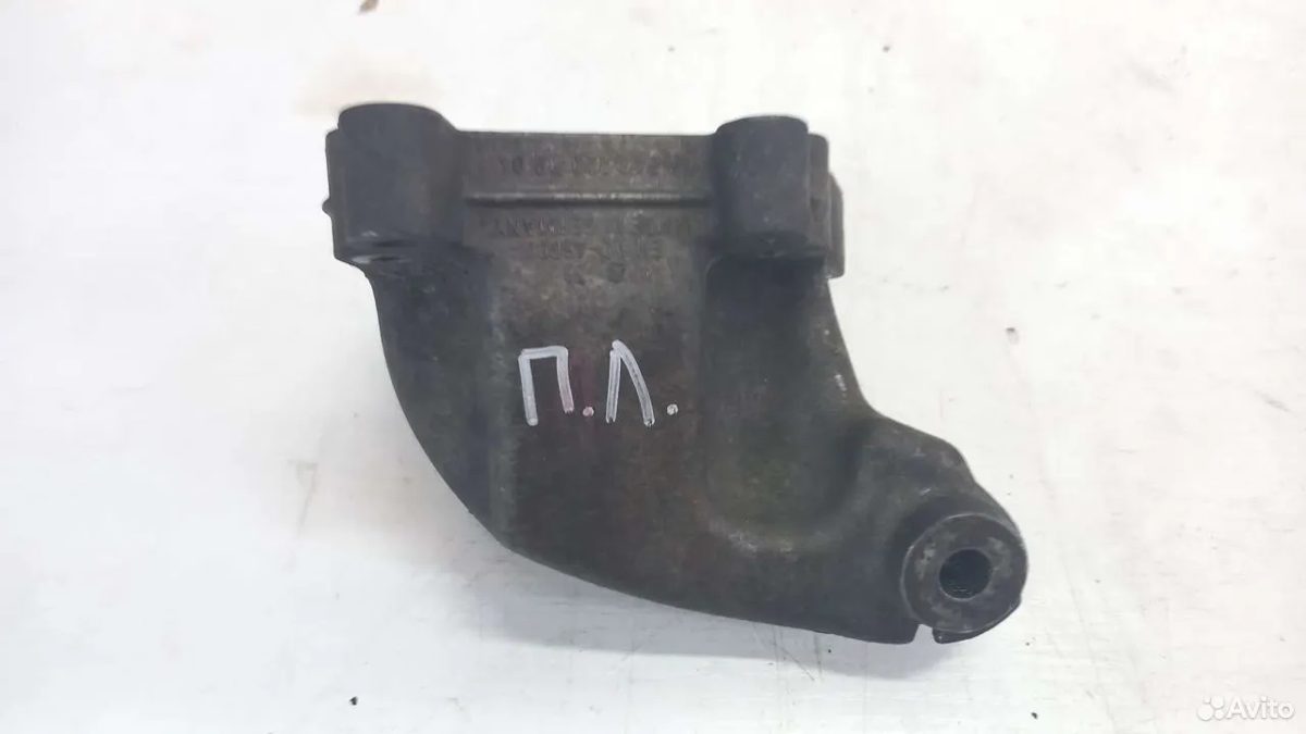 Кронштейн двигателя левый Mercedes W251 R350 642