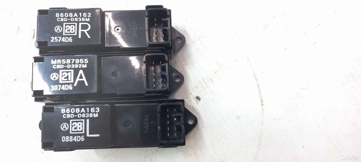 Кнопка стеклоподъемника Mitsubishi Pajero Sport2 — фото 3