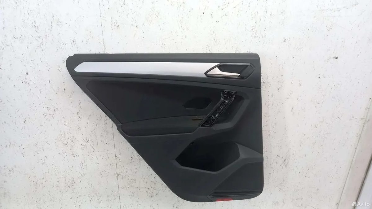 Обшивка двери задняя левая Volkswagen Tiguan 2