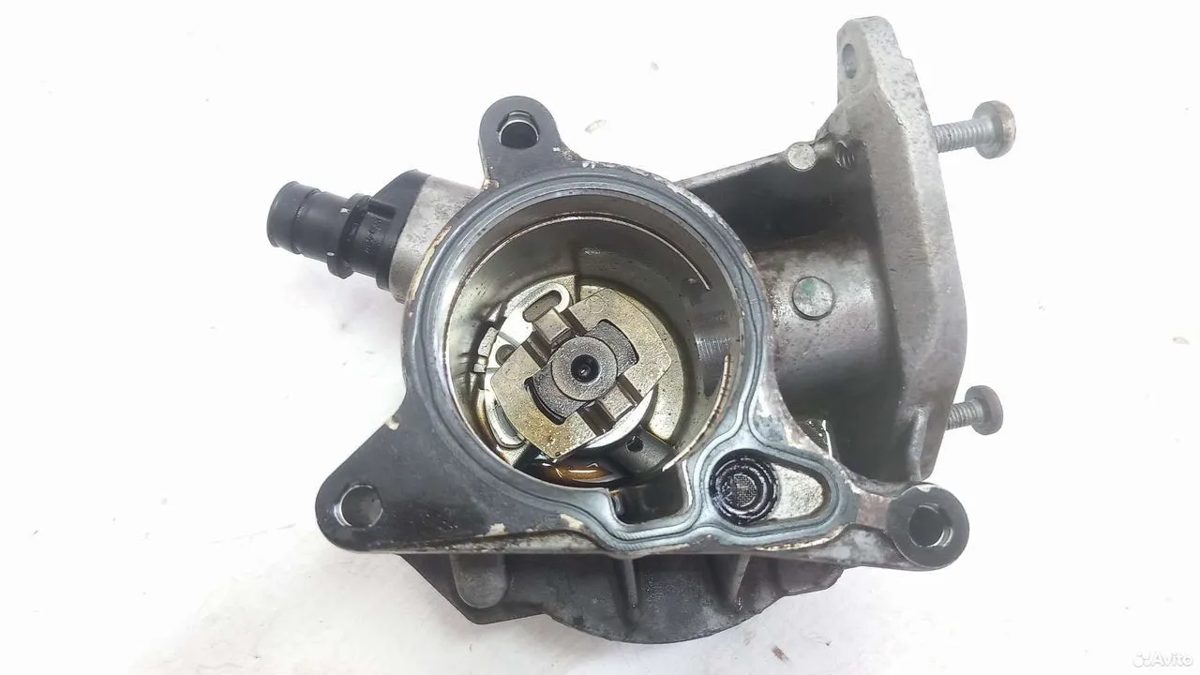 Вакуумный насос 2.0 CBF Volkswagen Passat CC — фото 5