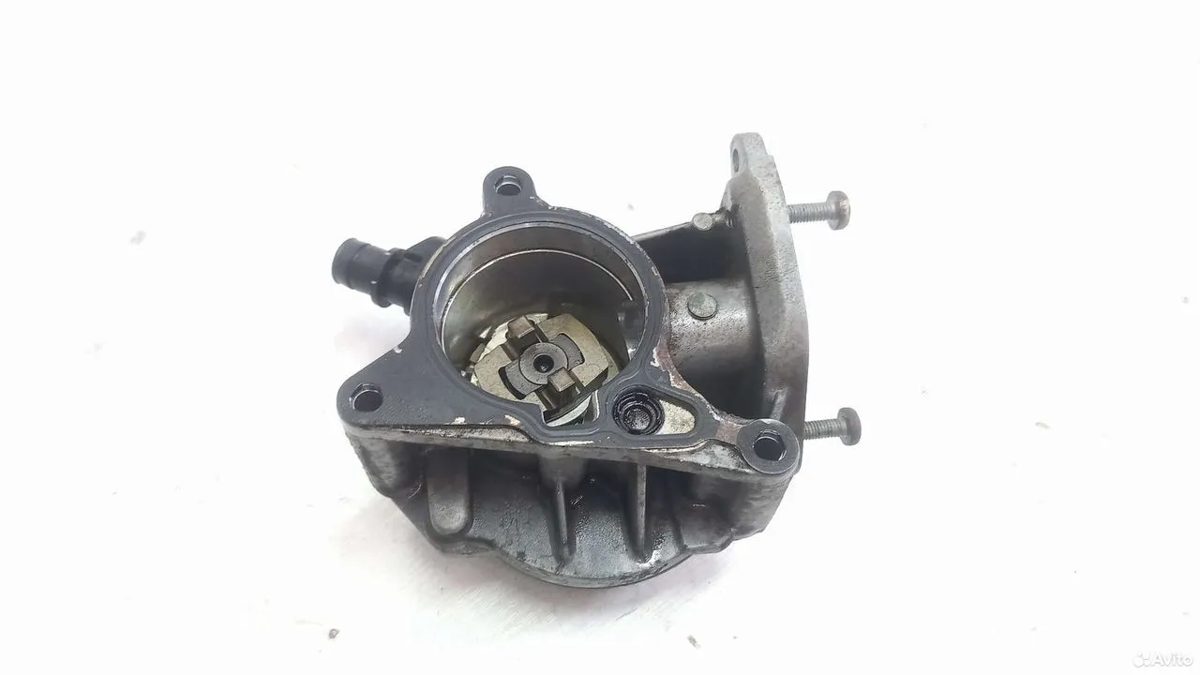 Вакуумный насос 2.0 CBF Volkswagen Passat CC — фото 6