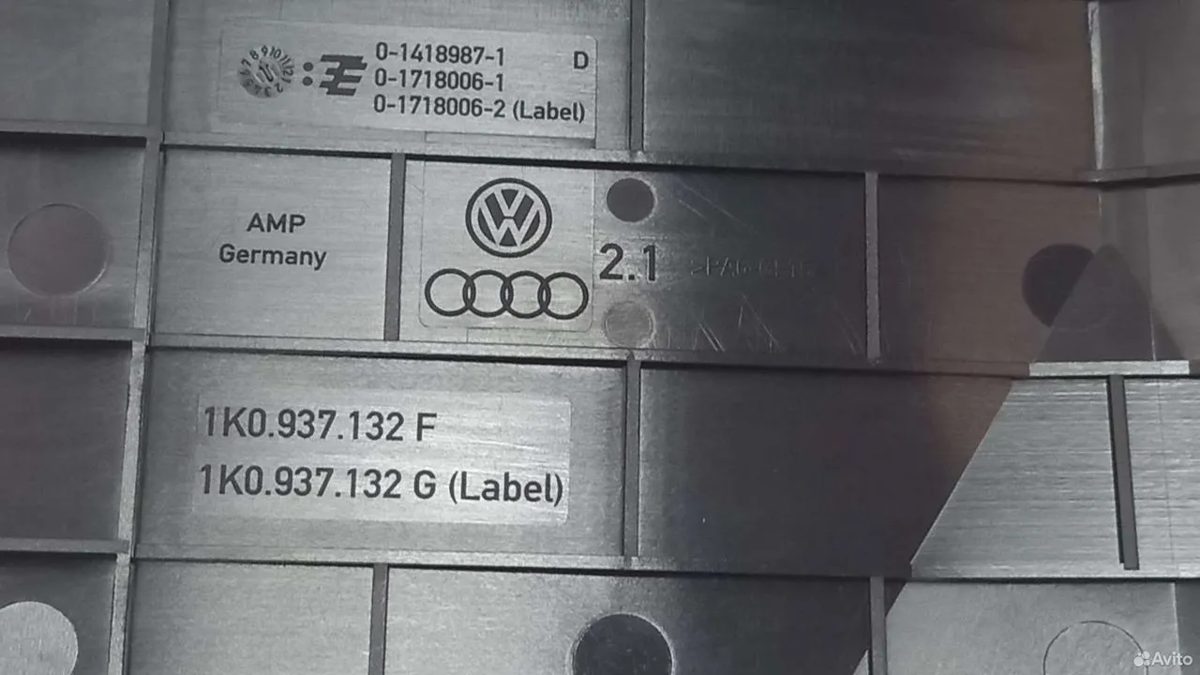 Крышка блока предохранителей Volkswagen Passat CC — фото 4