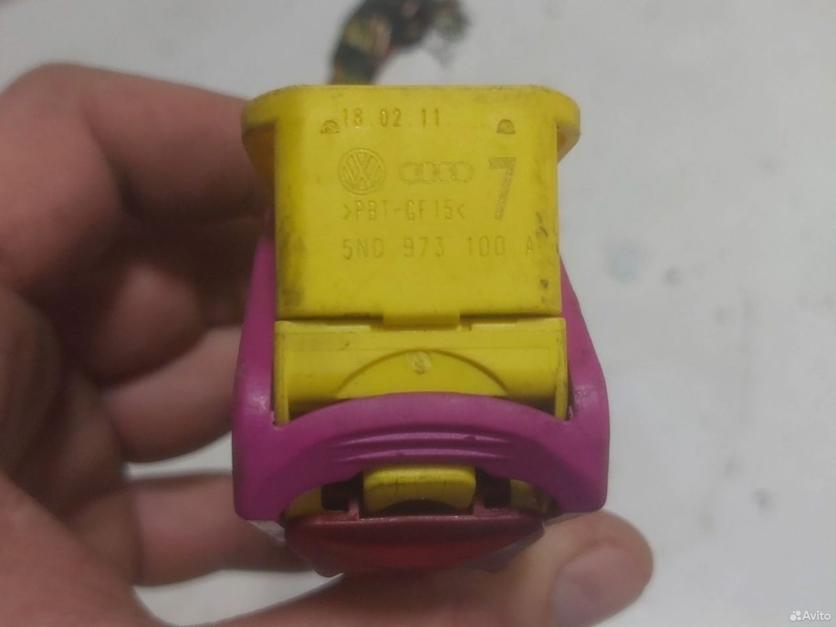 Разъём блока Airbag Volkswagen Passat CC — фото 3