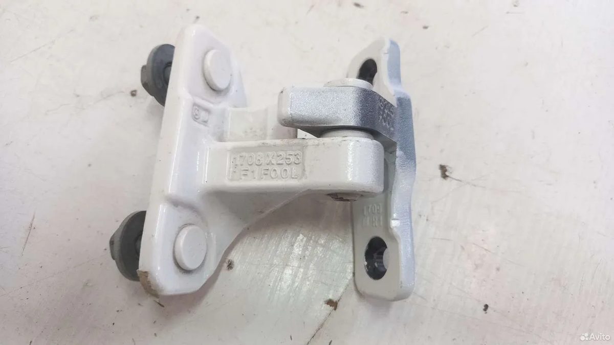 Петля задняя левая верхняя Mercedes GLC C253