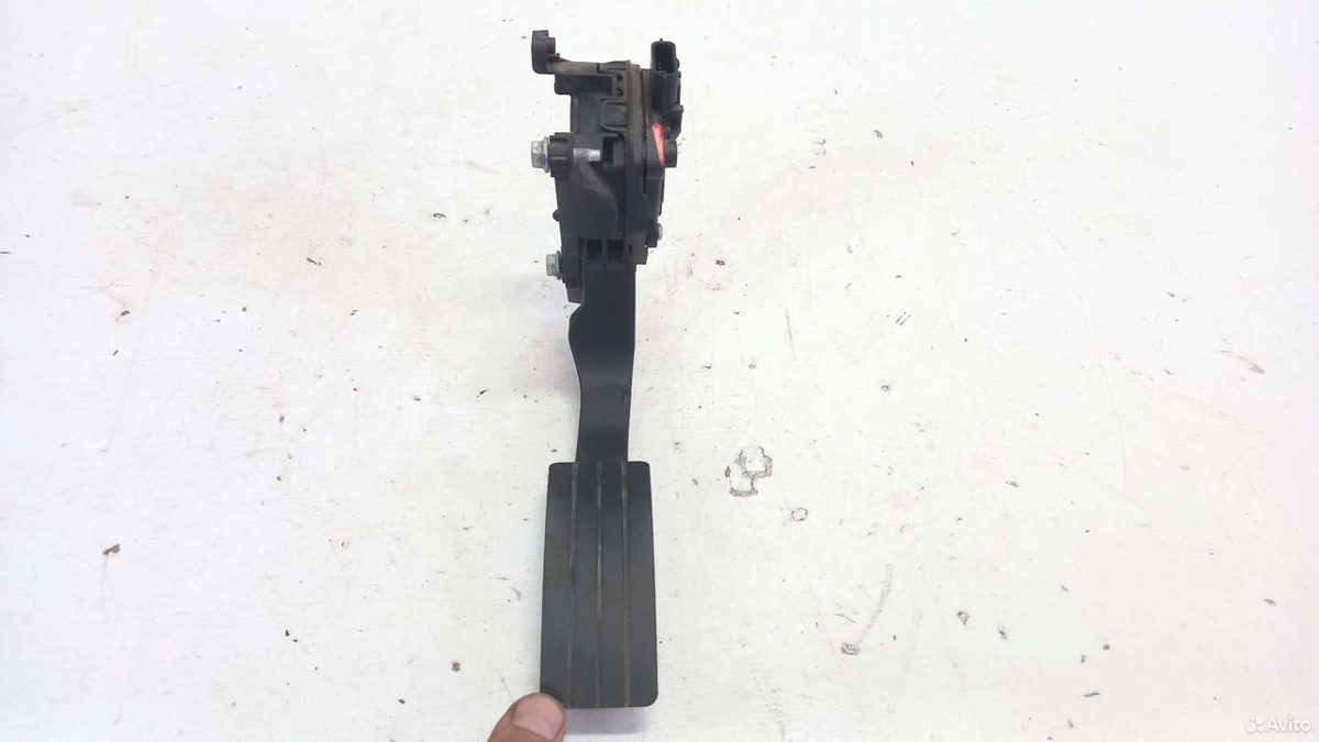 Педаль газа Renault Logan 2