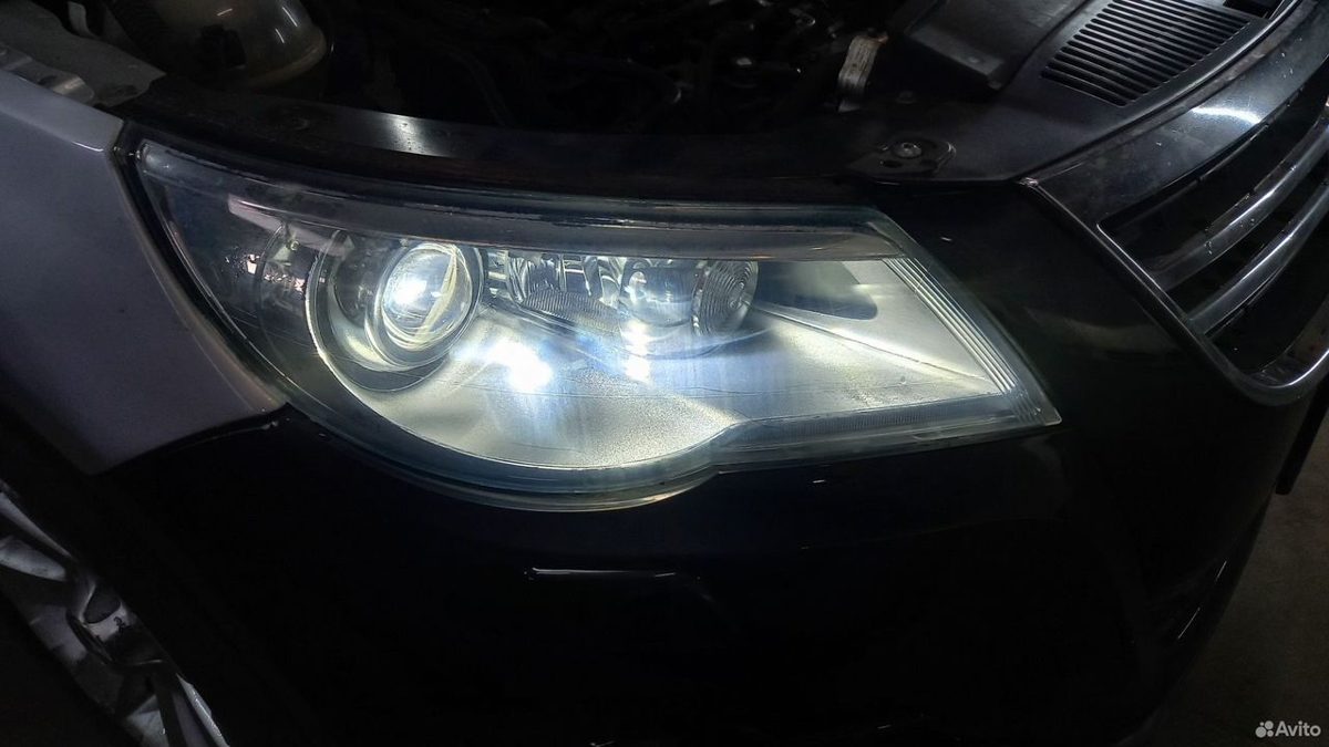 Фара правая Volkswagen Tiguan 1 2007 — фото 9