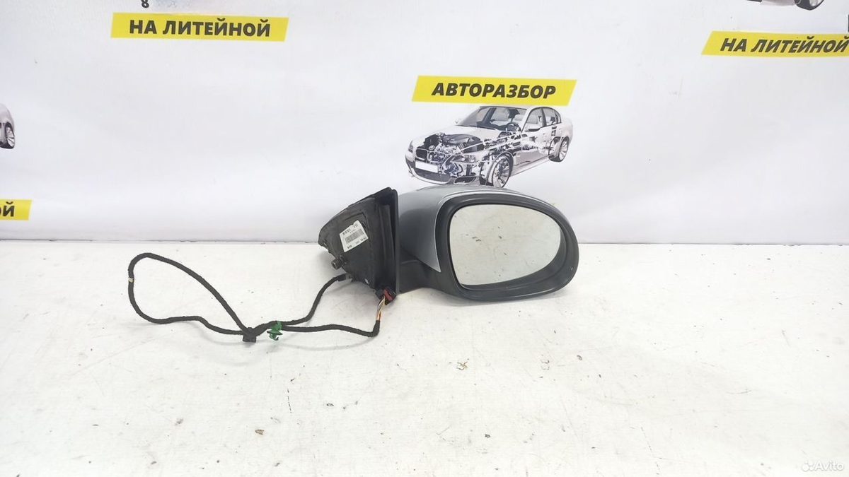 Зеркало правое Volkswagen Tiguan 1