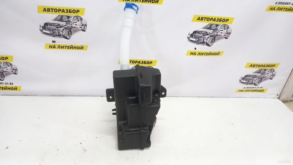 Бачок омывателя стекла Volkswagen Tiguan 1