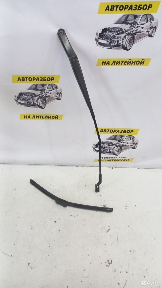 Поводок дворника правый Skoda Karoq