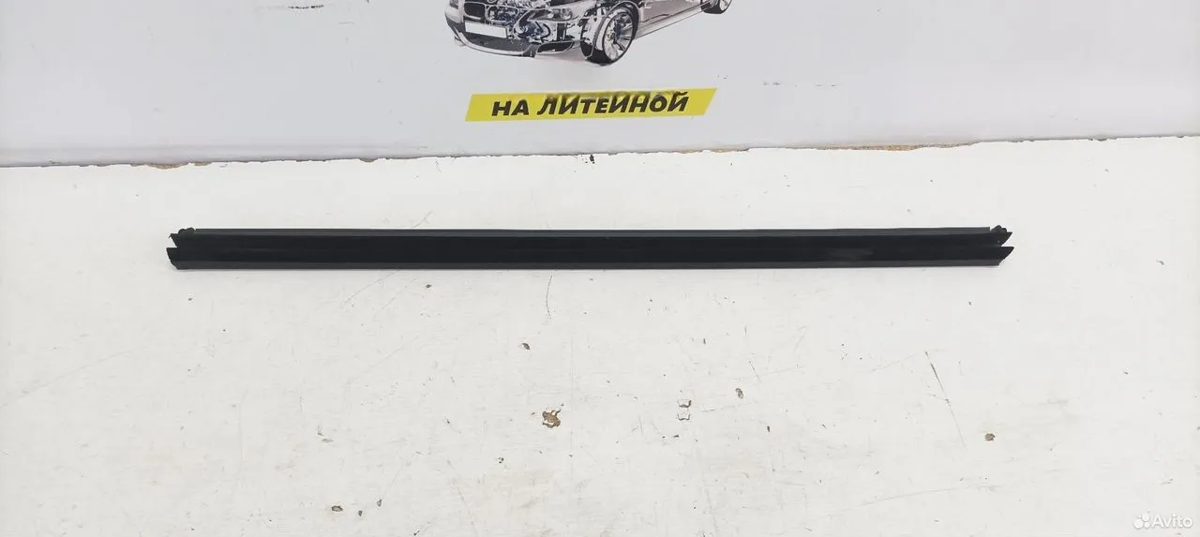 Бархотка стекла левая задняя Skoda Karoq