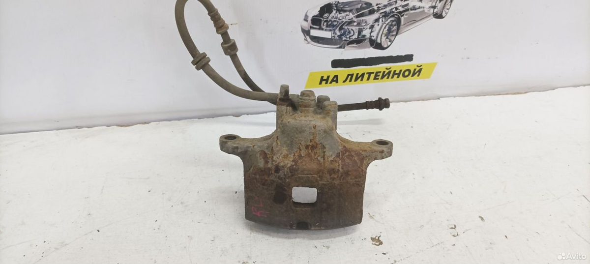 Суппорт передний правый Mitsubishi Lancer 10