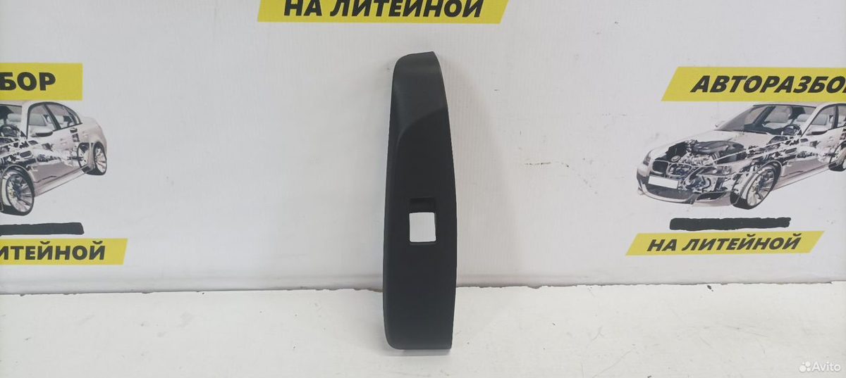 Накладка обшивки задняя правая Toyota Camry XV70