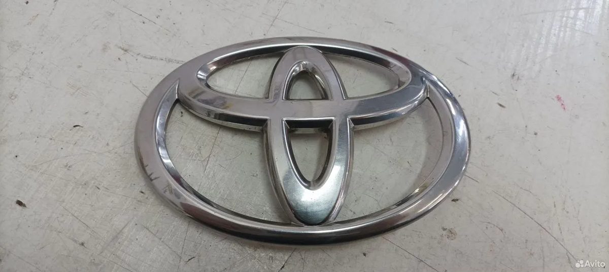 Эмблема передняя Toyota — фото 2