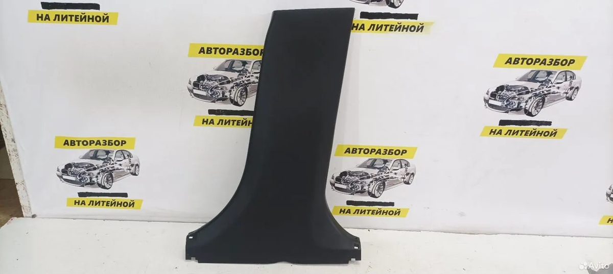 Обшивка стойки средняя правая Toyota Camry XV70