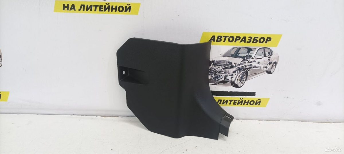 Обшивка порога передняя правая Toyota Camry XV70