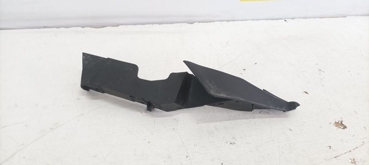 Уголок жабо правый Toyota Camry XV70