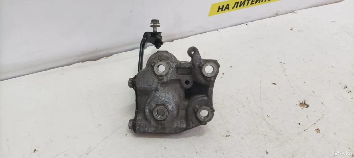 Кронштейн двигателя задний A25A Toyota Camry XV70 — фото 3