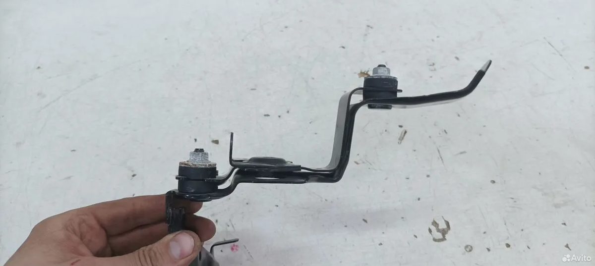 Кронштейн блока ABS Toyota Camry XV70 — фото 3