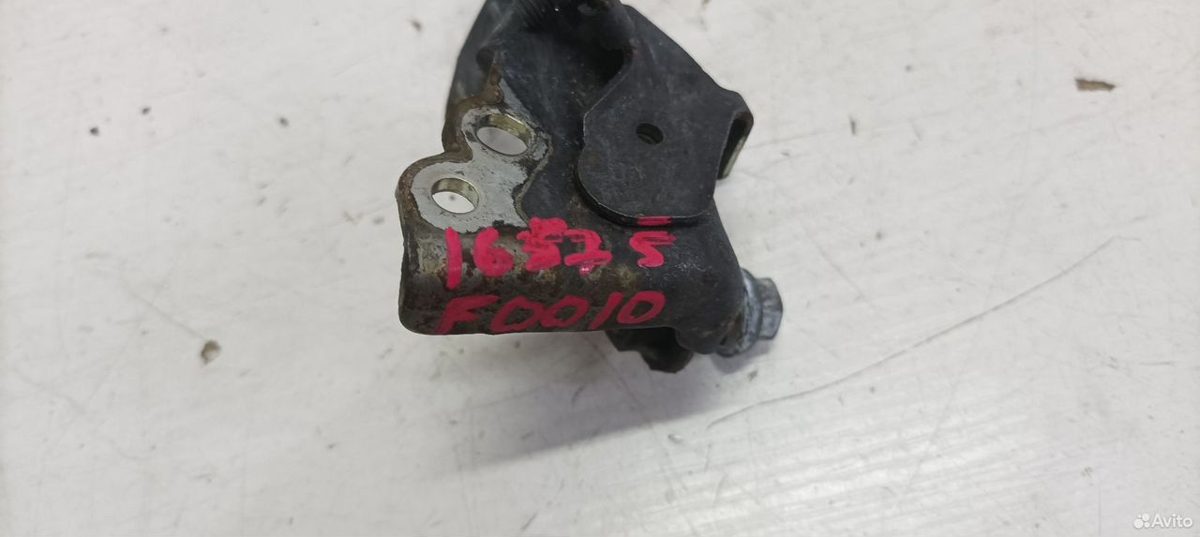 Крепление водяного насоса Toyota Camry XV70 — фото 4