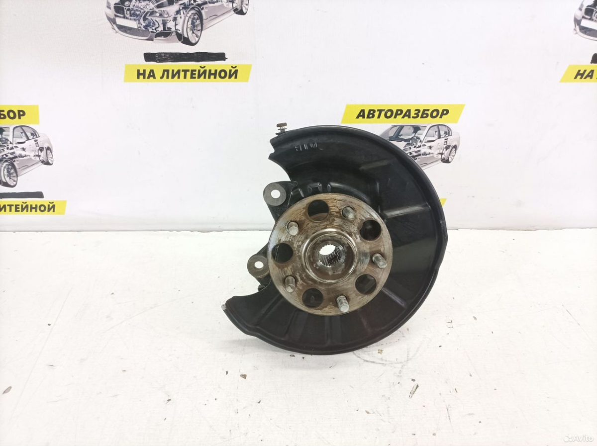 Кулак в сборе задний правый 4 WD Toyota Camry XV70