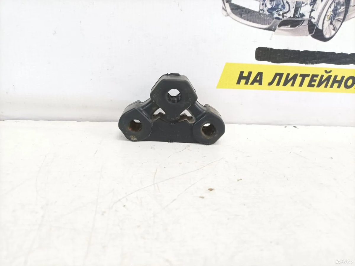 Подушка глушителя задняя Toyota Camry XV70