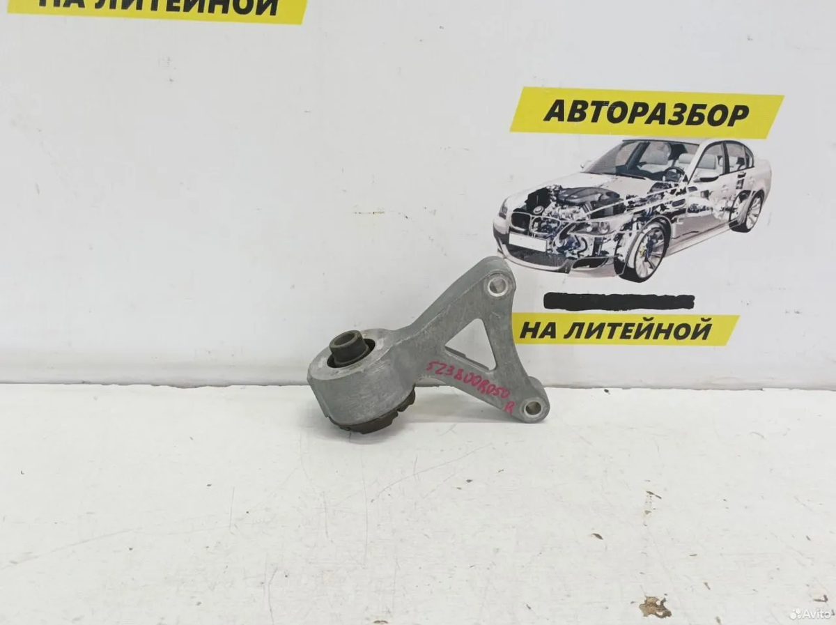 Кронштейн редуктора задний правый Toyota Camry V70