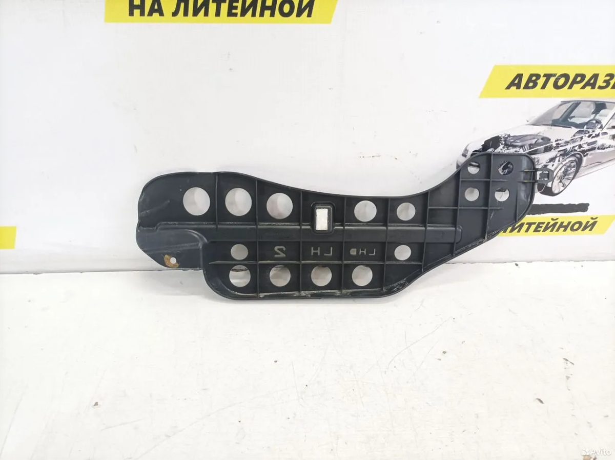 Кронштейн ковролина левый Toyota Camry XV70 — фото 4