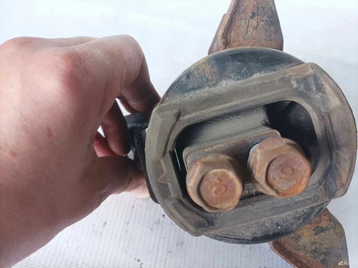 Опора АКПП Hyundai IX35 — фото 4