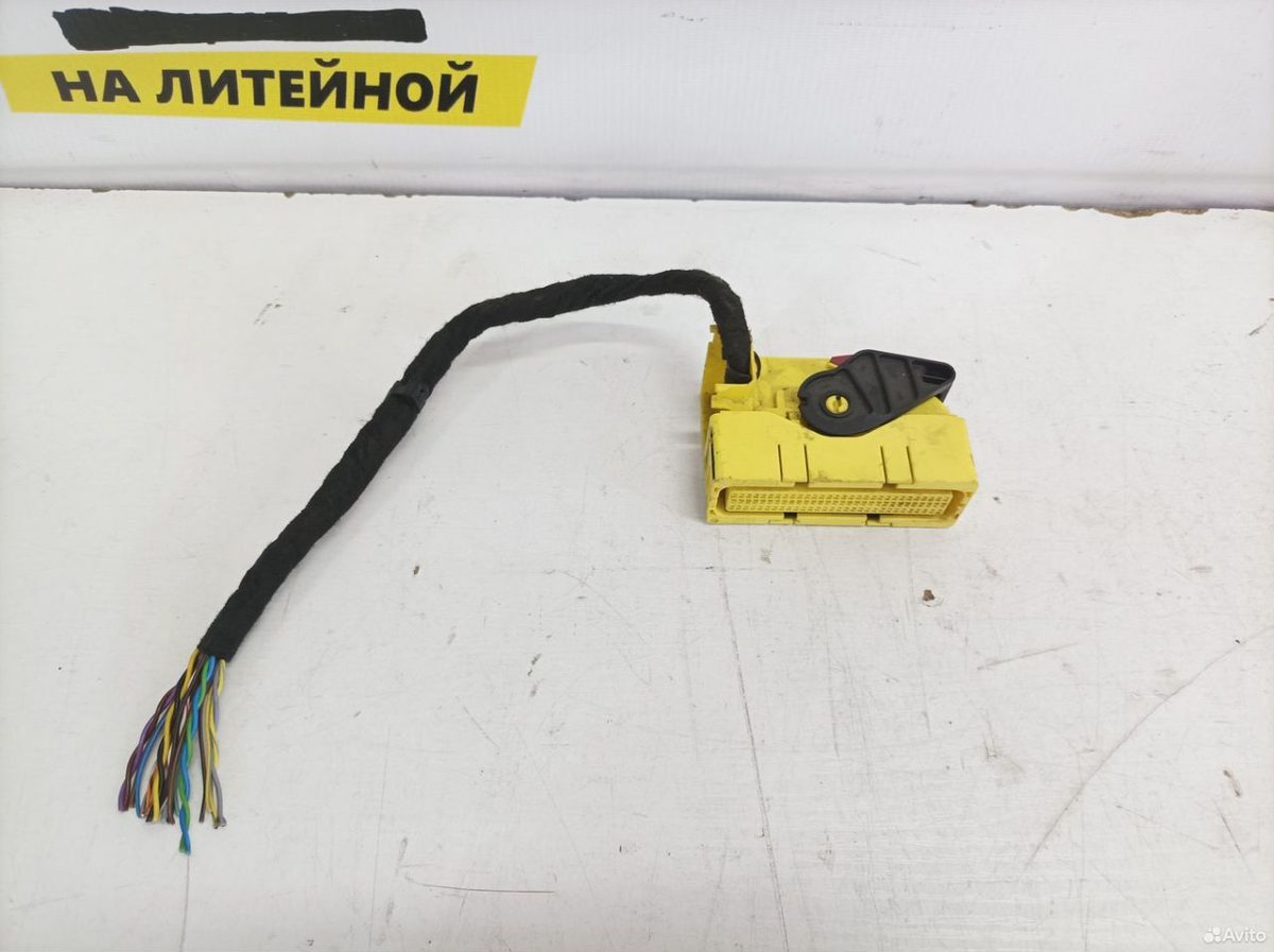 Разъем блока Airbag skoda octavia A7