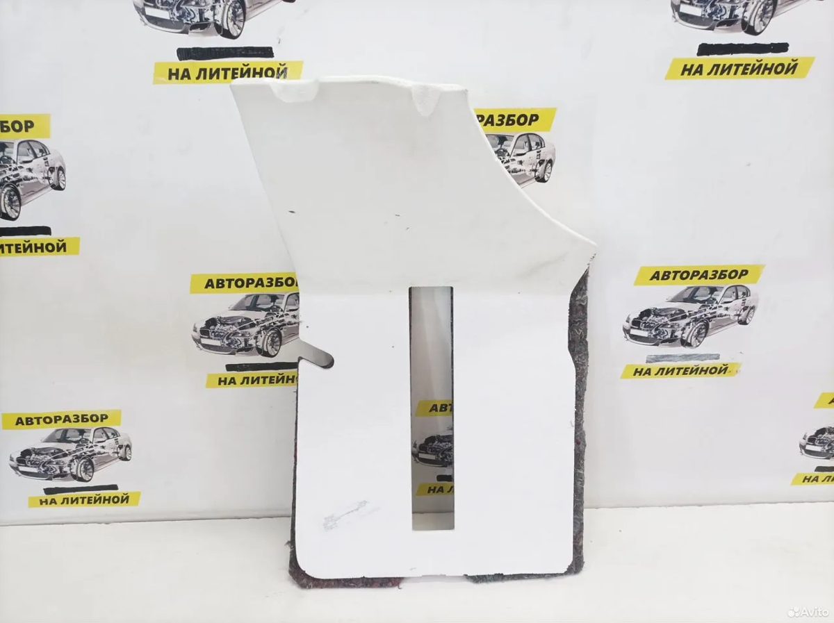 Шумоизоляция пола передняя правая Renault Duster 1