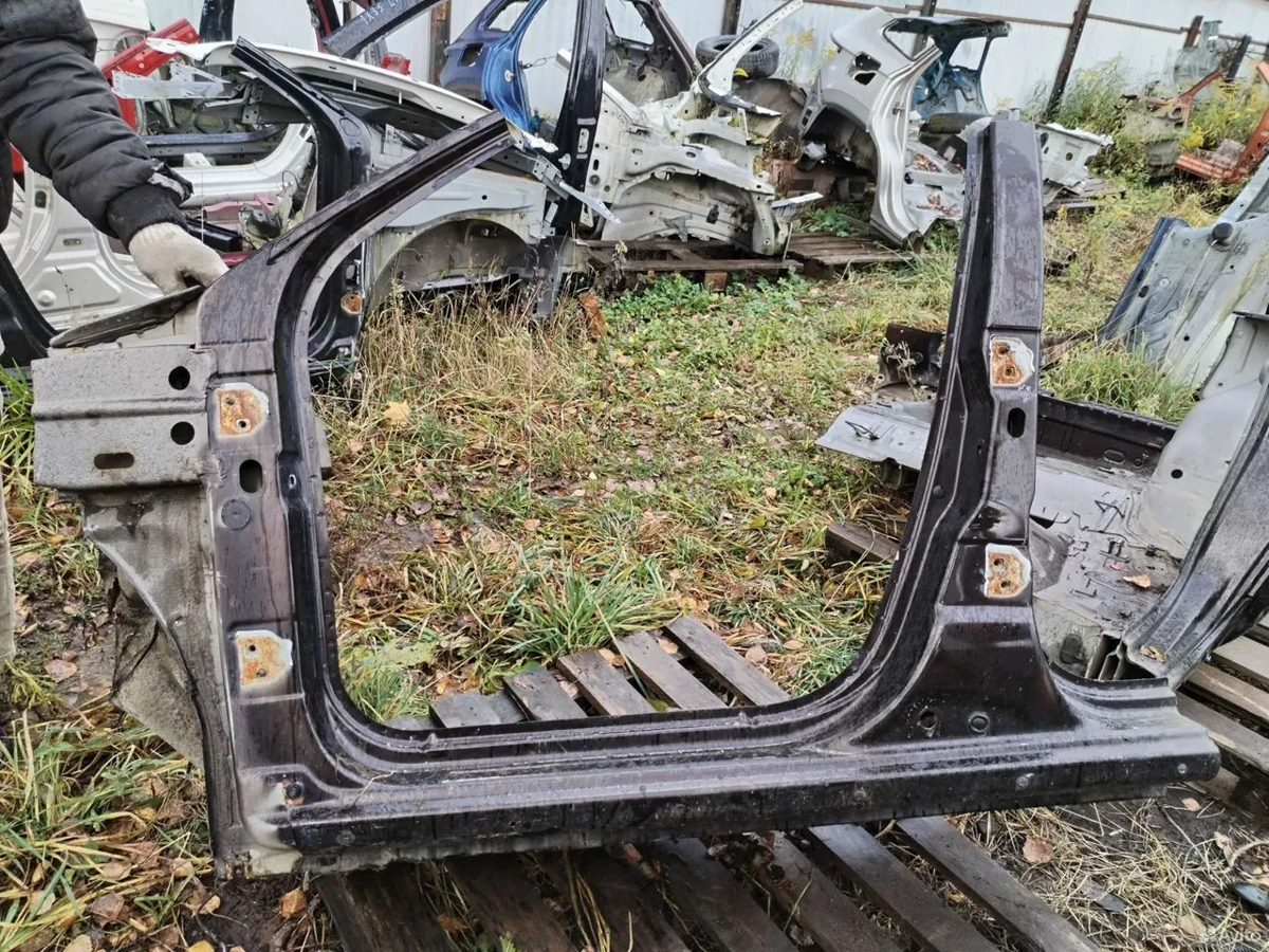 Порог левый Renault Duster 1