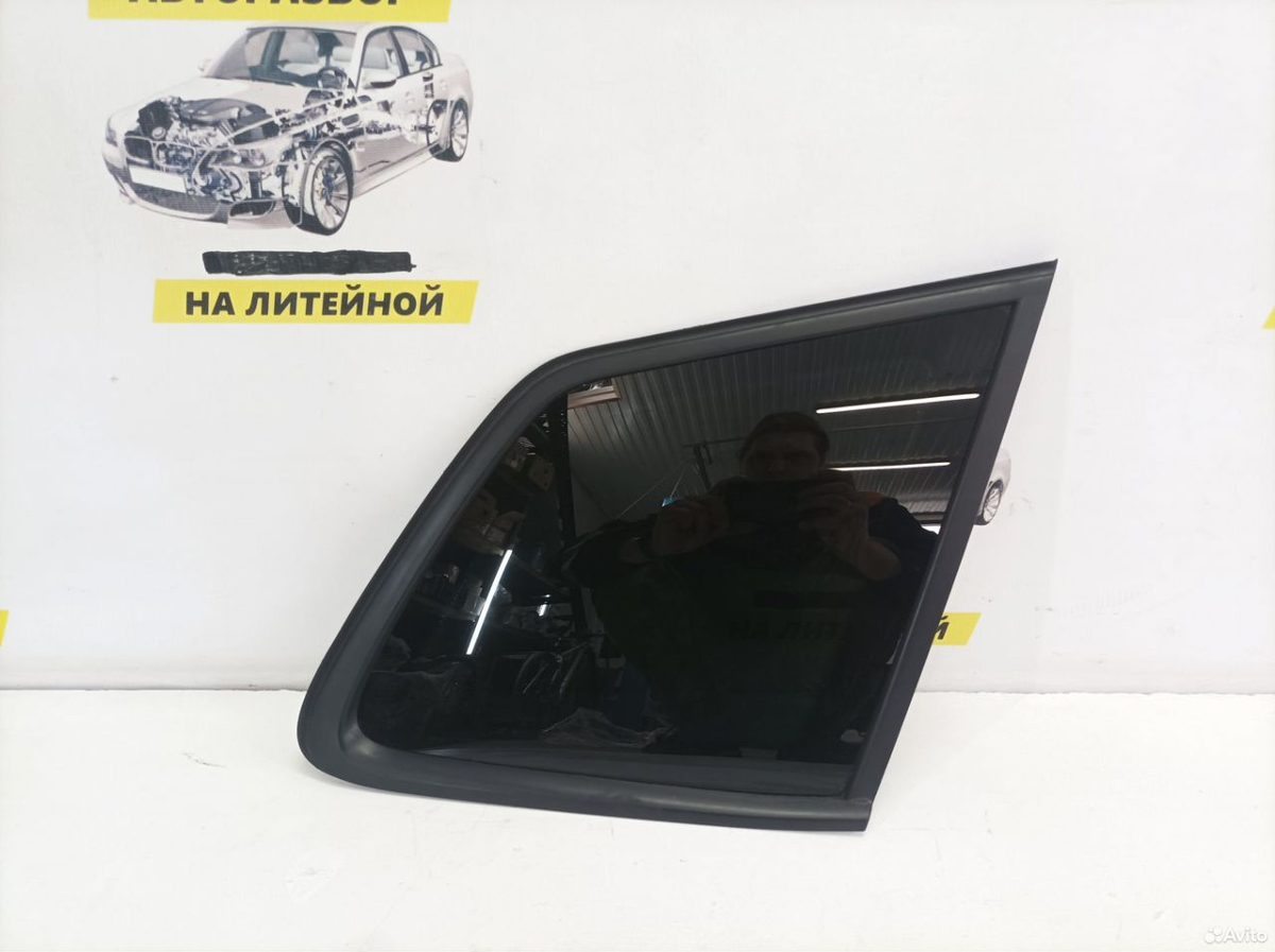 Форточка крыла правая Skoda Karoq