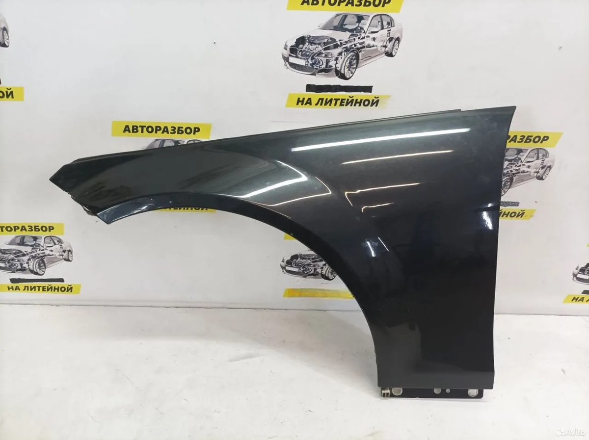 Крыло переднее левое Mercedes Benz W204