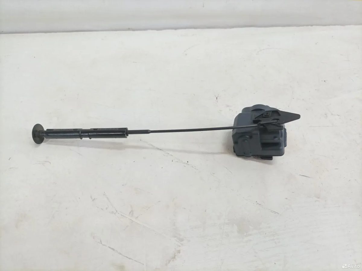 Сервопривод лючка бака Mercedes Benz W204
