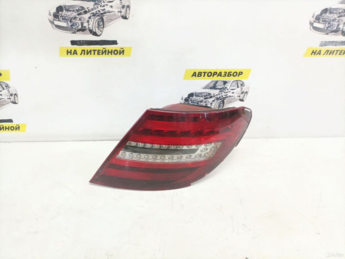 Фонарь задний правый Mercedes Benz W204 2011