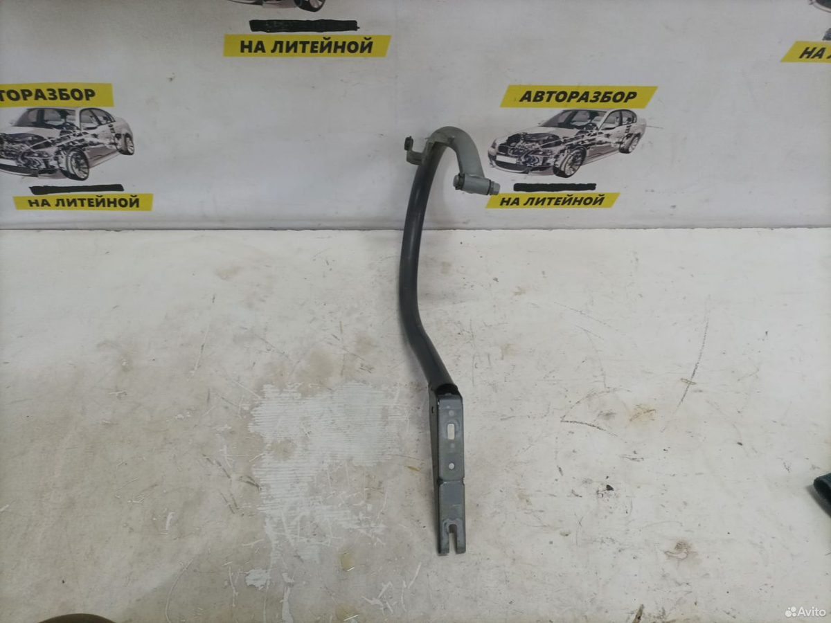 Петля крышки багажника левая Mercedes Benz W204
