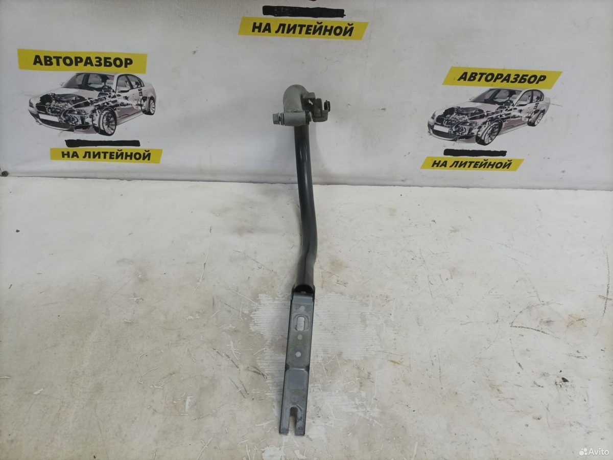 Петля крышки багажника правая Mercedes Benz W204