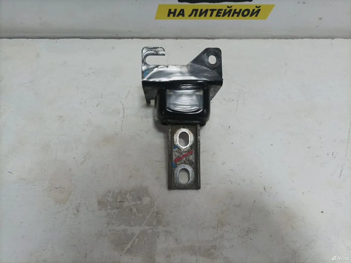 Виброопора МКПП левая Renault Logan 2
