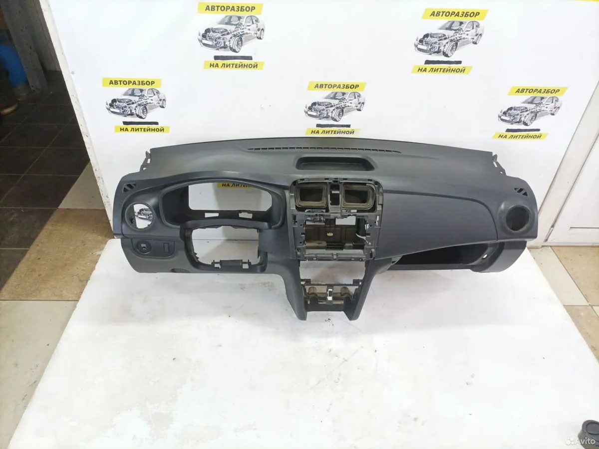 Торпедо (паприз) Renault Logan 2