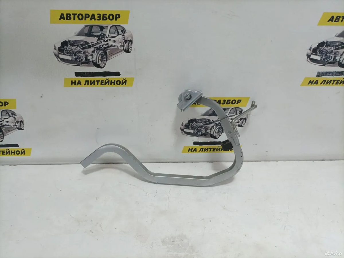 Петля крышки багажника левая Renault Logan 2