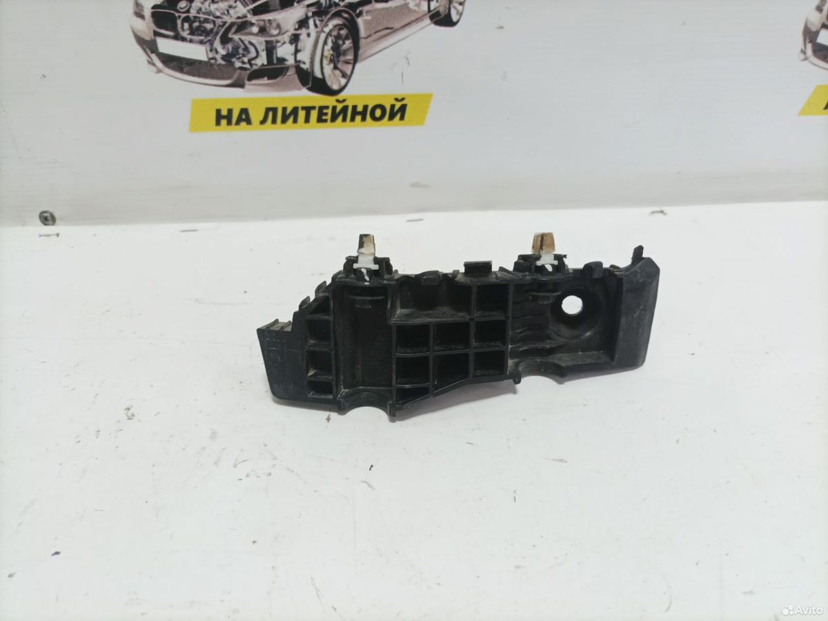 Кронштейн бампера передний правый Hyundai Creta 1