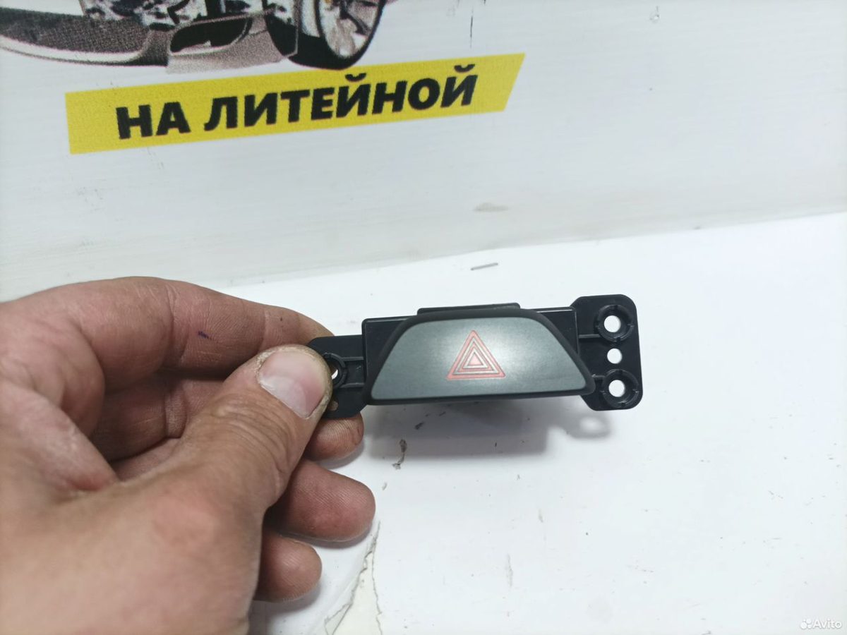 Кнопка аварийной сигнализации Hyundai Creta 1 — фото 2