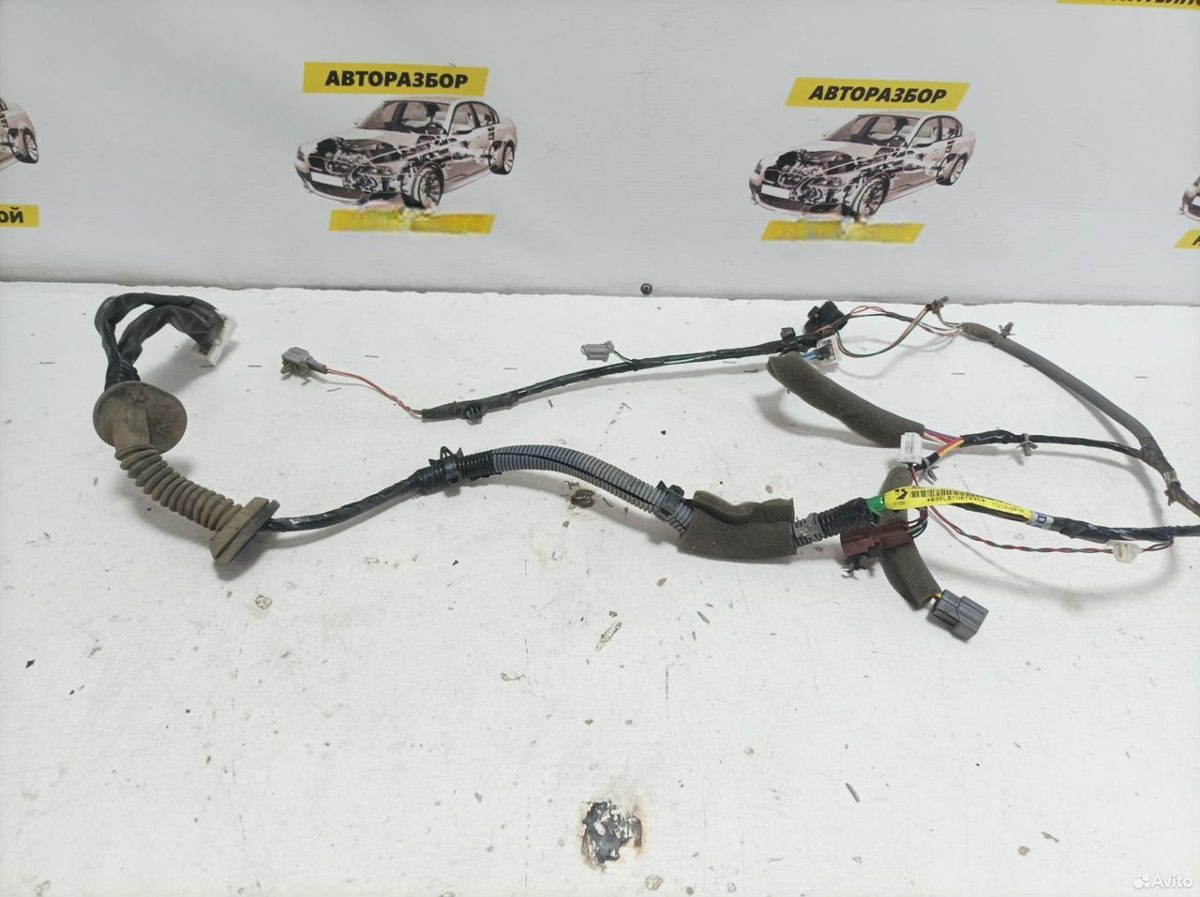 Проводка двери передняя правая Nissan Tiida C11