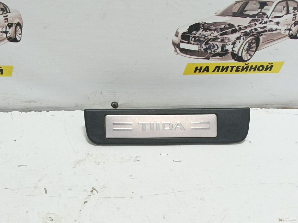 Накладка на порог задняя левая Nissan Tiida C11