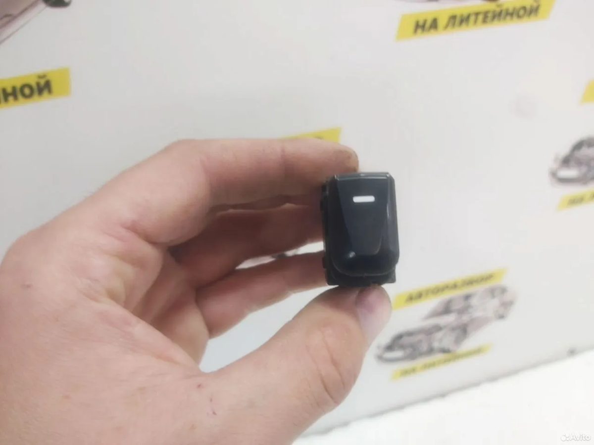 Кнопка стеклоподъемника передняя Hyundai IX35 — фото 2
